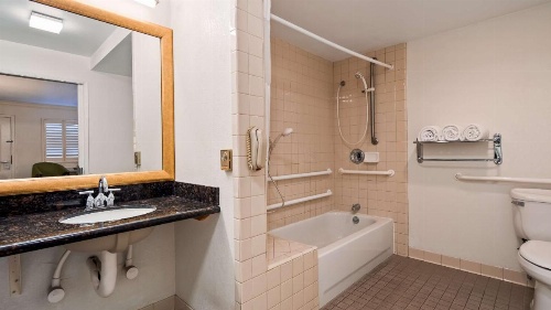 Best Western Plus Humboldt Bay Inn image 3