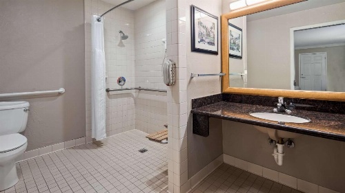 Best Western Plus Humboldt Bay Inn image 4